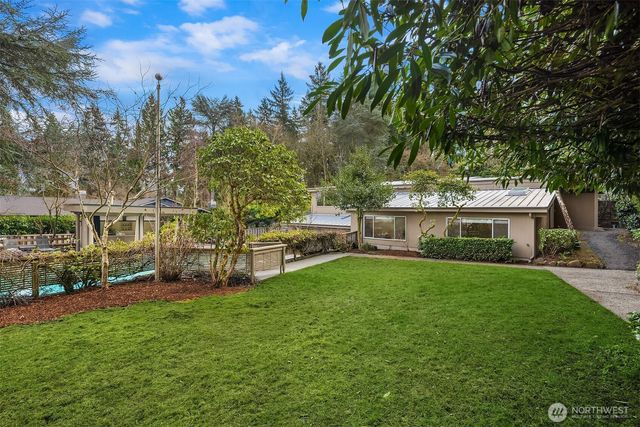 7640 NE 32nd Street, Medina, WA 98039