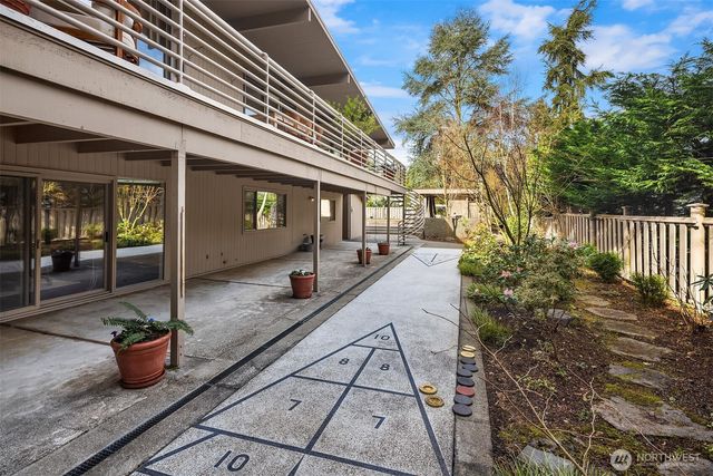 7640 NE 32nd Street, Medina, WA 98039