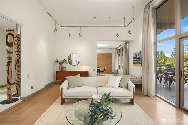 7640 NE 32nd Street, Medina, WA 98039