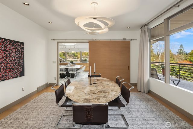 7640 NE 32nd Street, Medina, WA 98039