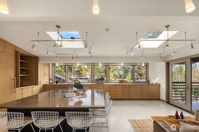 7640 NE 32nd Street, Medina, WA 98039