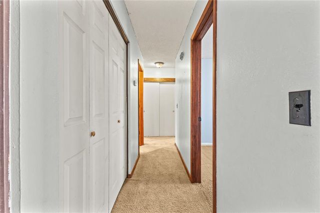 621 S 28th Street, Clinton, OK 73601