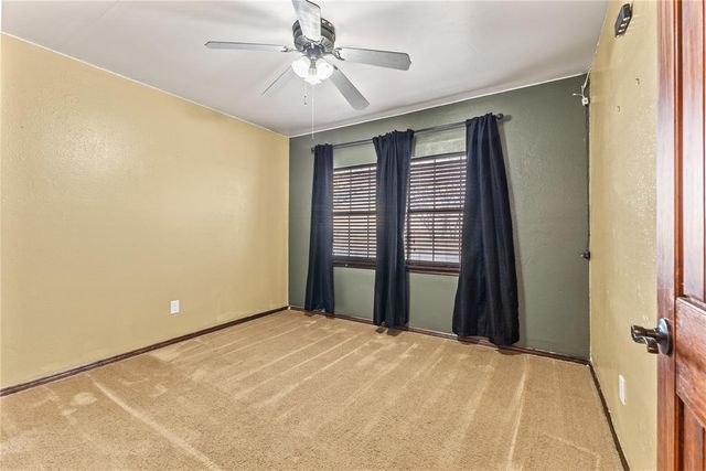 621 S 28th Street, Clinton, OK 73601