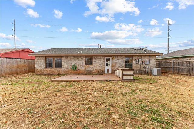 621 S 28th Street, Clinton, OK 73601
