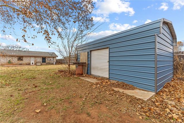 621 S 28th Street, Clinton, OK 73601