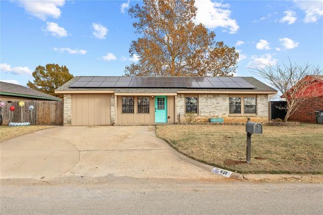 621 S 28th Street, Clinton, OK 73601