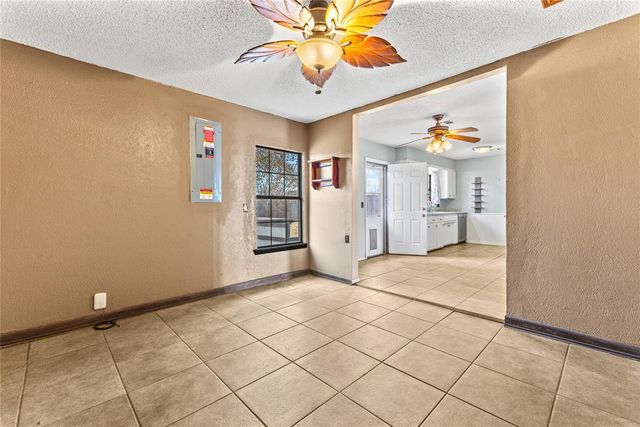 621 S 28th Street, Clinton, OK 73601