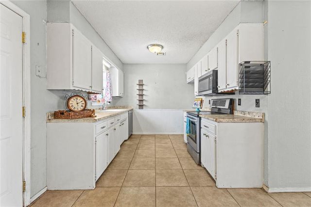 621 S 28th Street, Clinton, OK 73601