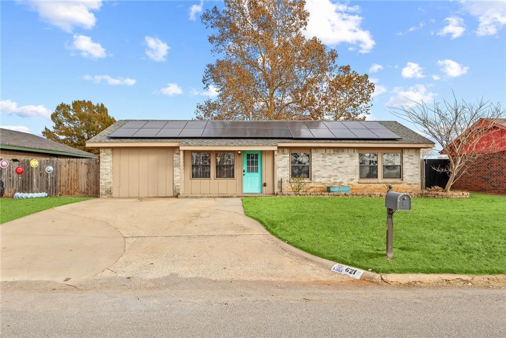 621 S 28th Street, Clinton, OK 73601