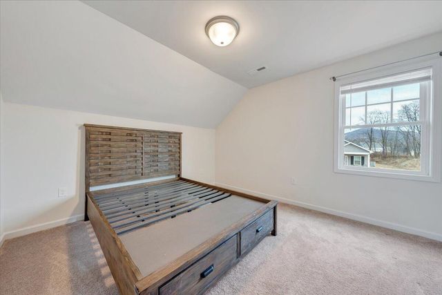 2044 Heys LN, Vinton, VA 24179