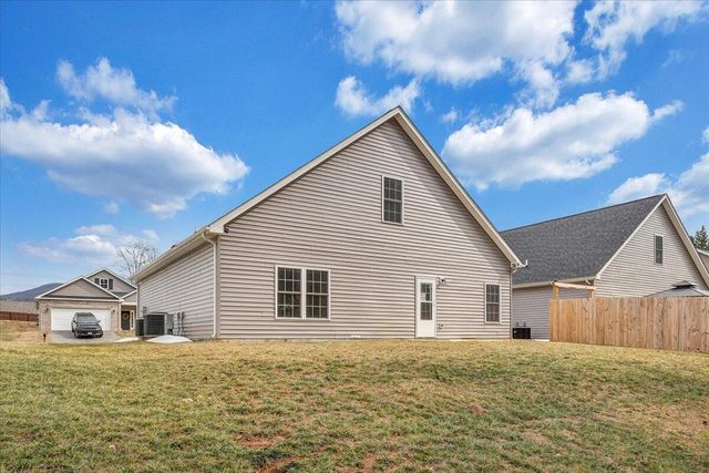 2044 Heys LN, Vinton, VA 24179