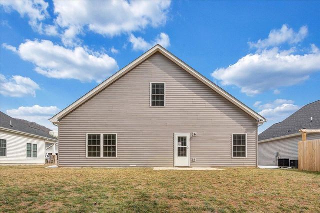 2044 Heys LN, Vinton, VA 24179