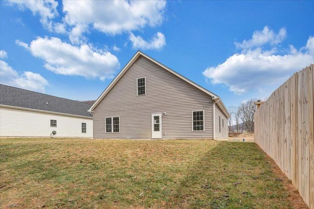 2044 Heys LN, Vinton, VA 24179