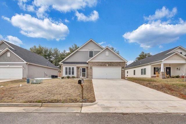 2044 Heys LN, Vinton, VA 24179