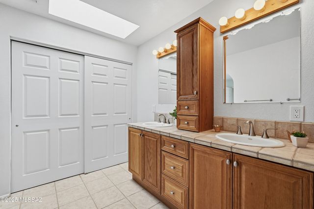 848 E Camino Diestro, Oro Valley, AZ 85704