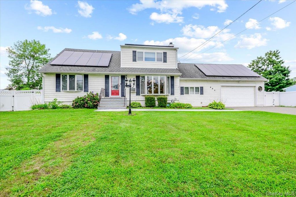 694 Pease Lane, West Islip, NY 11795 — exterior