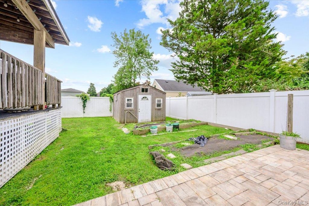 694 Pease Lane, West Islip, NY 11795 — photo 2