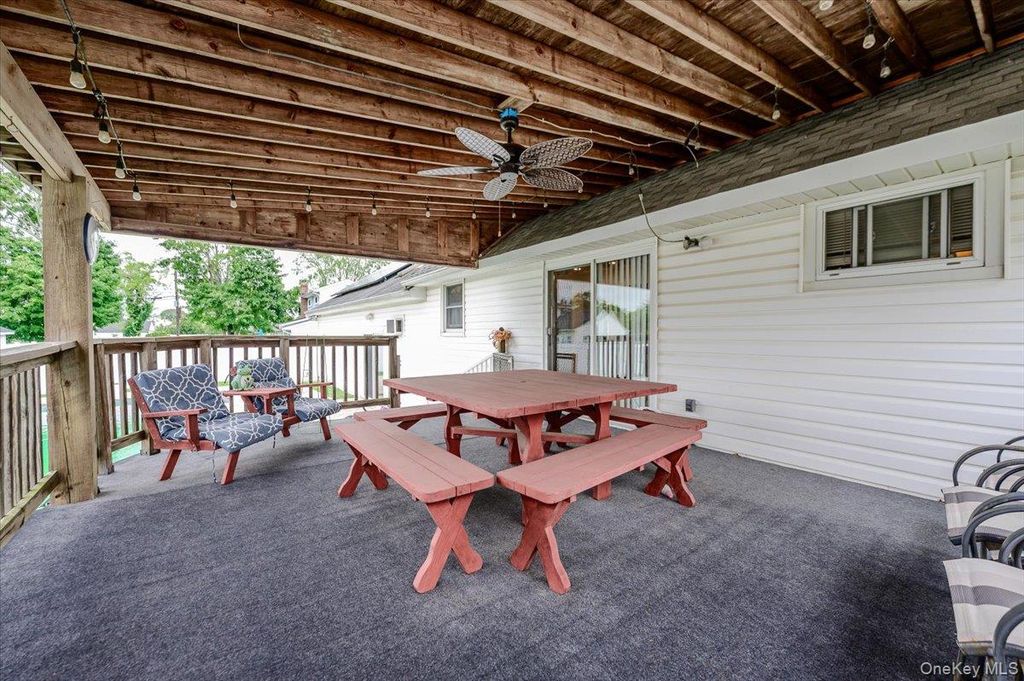 694 Pease Lane, West Islip, NY 11795 — photo 3