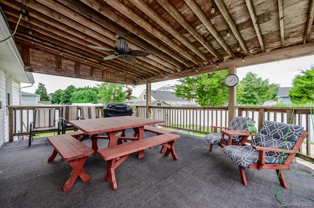 694 Pease Lane, West Islip, NY 11795 — photo 4