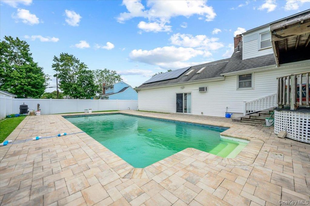694 Pease Lane, West Islip, NY 11795 — photo 5
