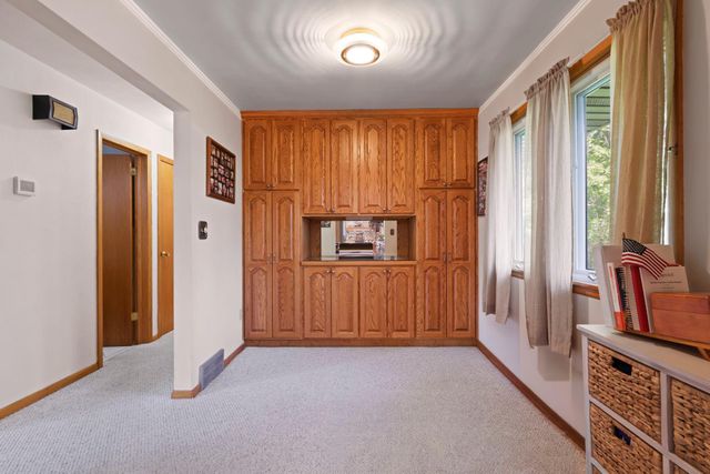 65 Logan Avenue E, West Saint Paul, MN 55118