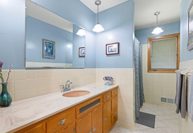 65 Logan Avenue E, West Saint Paul, MN 55118
