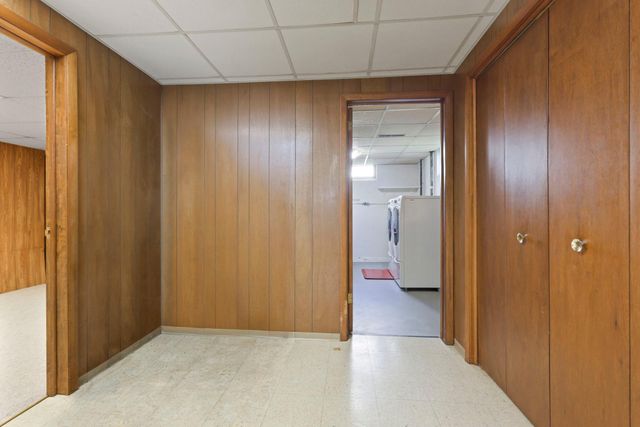65 Logan Avenue E, West Saint Paul, MN 55118