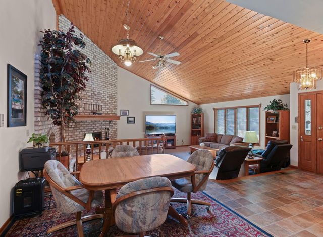 65 Logan Avenue E, West Saint Paul, MN 55118