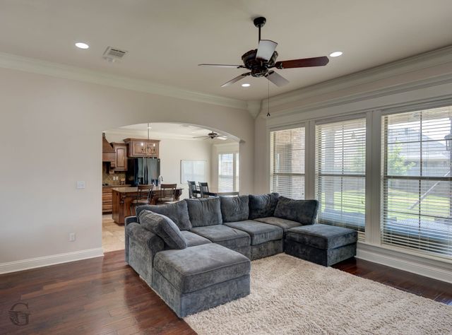 520 Falling Water Circle, Bossier City, LA 71112