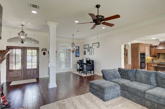 520 Falling Water Circle, Bossier City, LA 71112