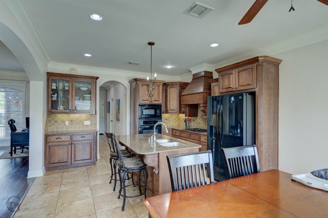 520 Falling Water Circle, Bossier City, LA 71112