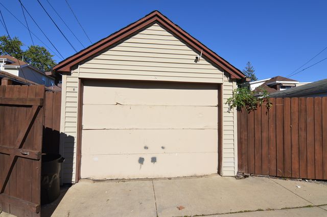 7843 W Cressett Drive, Elmwood Park, IL 60707