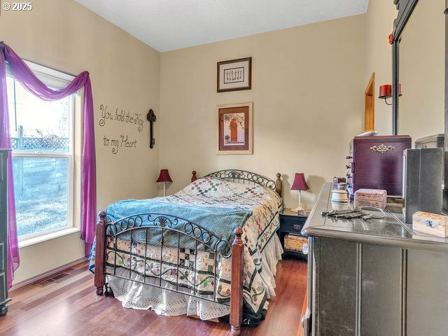 423 E MAIN St, Carlton, OR 97111