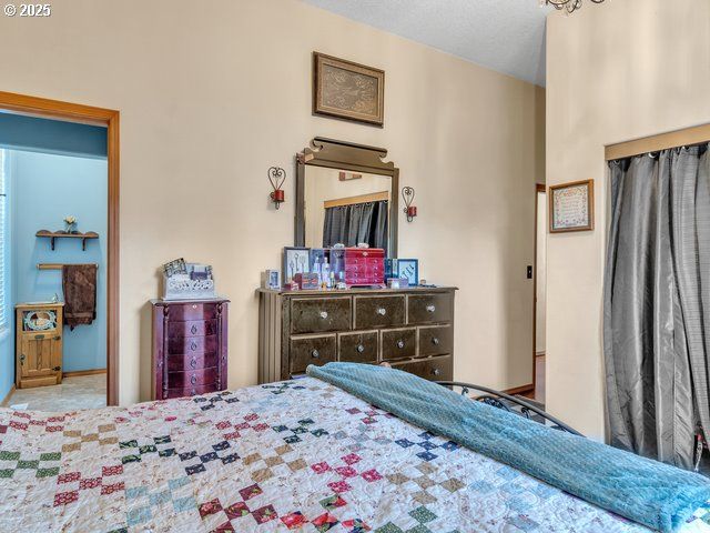 423 E MAIN St, Carlton, OR 97111