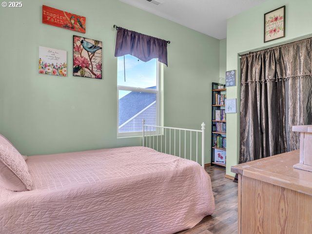 423 E MAIN St, Carlton, OR 97111
