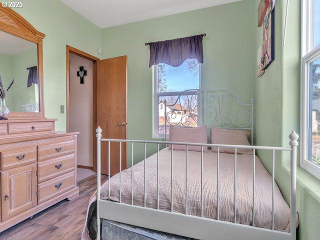 423 E MAIN St, Carlton, OR 97111