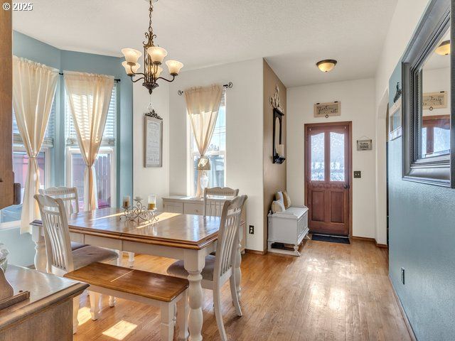 423 E MAIN St, Carlton, OR 97111