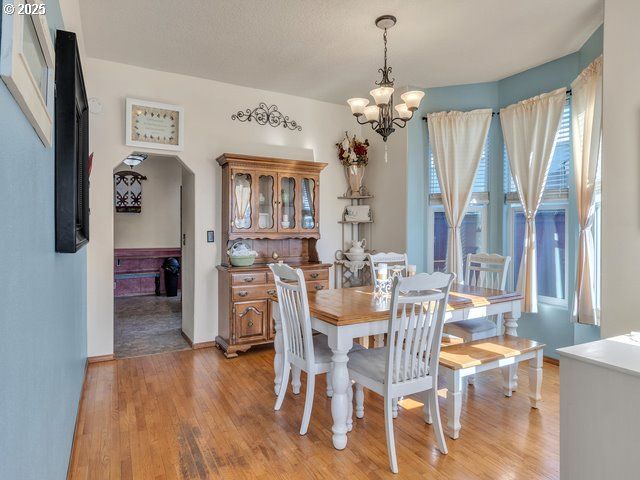 423 E MAIN St, Carlton, OR 97111
