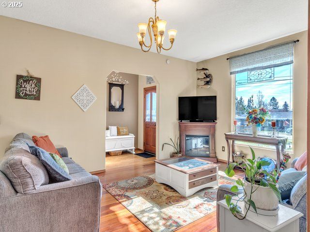 423 E MAIN St, Carlton, OR 97111