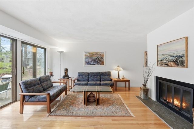 152 Chestnut Cir 152, Lincoln, MA 01773