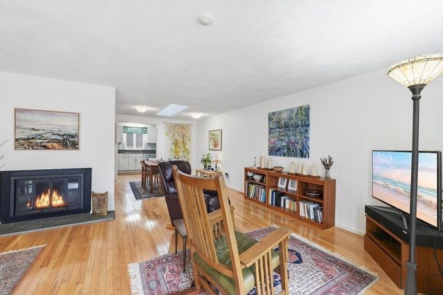 152 Chestnut Cir 152, Lincoln, MA 01773