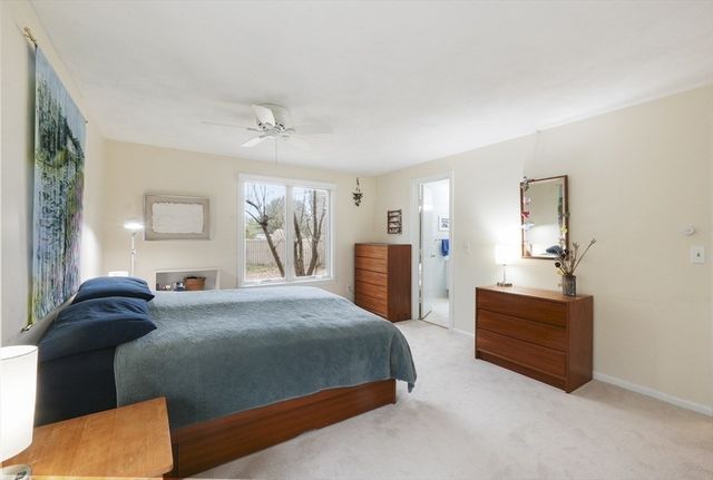 152 Chestnut Cir 152, Lincoln, MA 01773