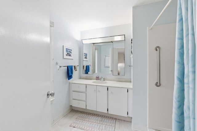 152 Chestnut Cir 152, Lincoln, MA 01773