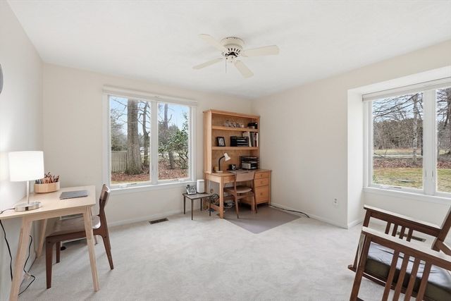 152 Chestnut Cir 152, Lincoln, MA 01773