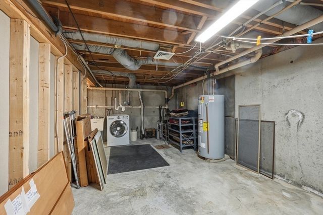 152 Chestnut Cir 152, Lincoln, MA 01773