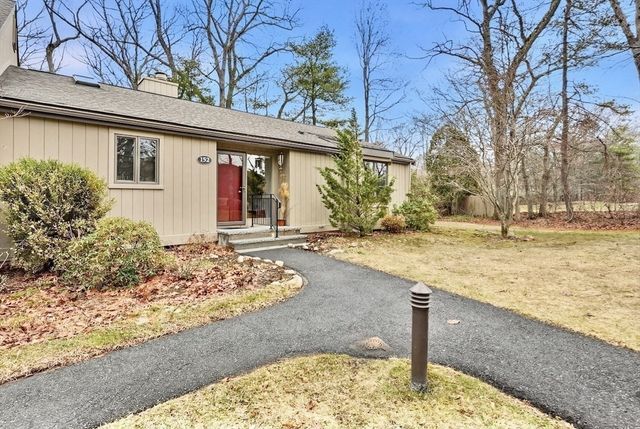 152 Chestnut Cir 152, Lincoln, MA 01773