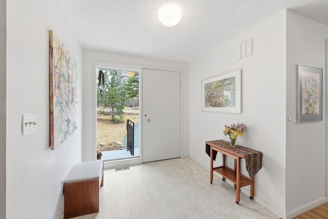 152 Chestnut Cir 152, Lincoln, MA 01773