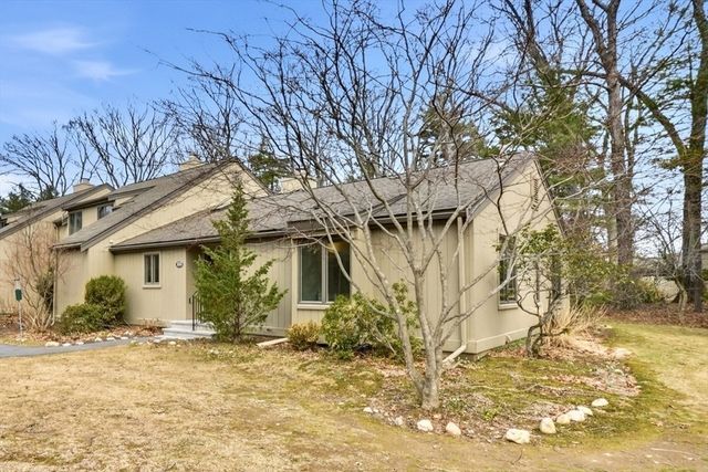 152 Chestnut Cir 152, Lincoln, MA 01773