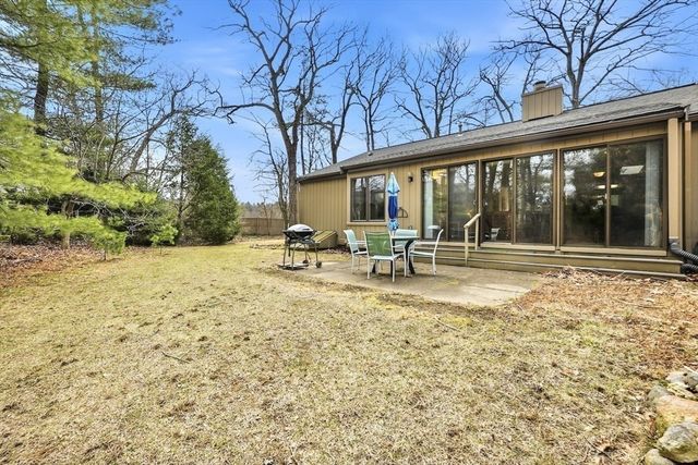 152 Chestnut Cir 152, Lincoln, MA 01773