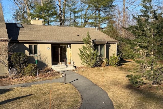 152 Chestnut Cir 152, Lincoln, MA 01773